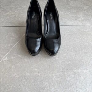 Michael Kors Black Leather Platform Pumps - Sleek Round Toe